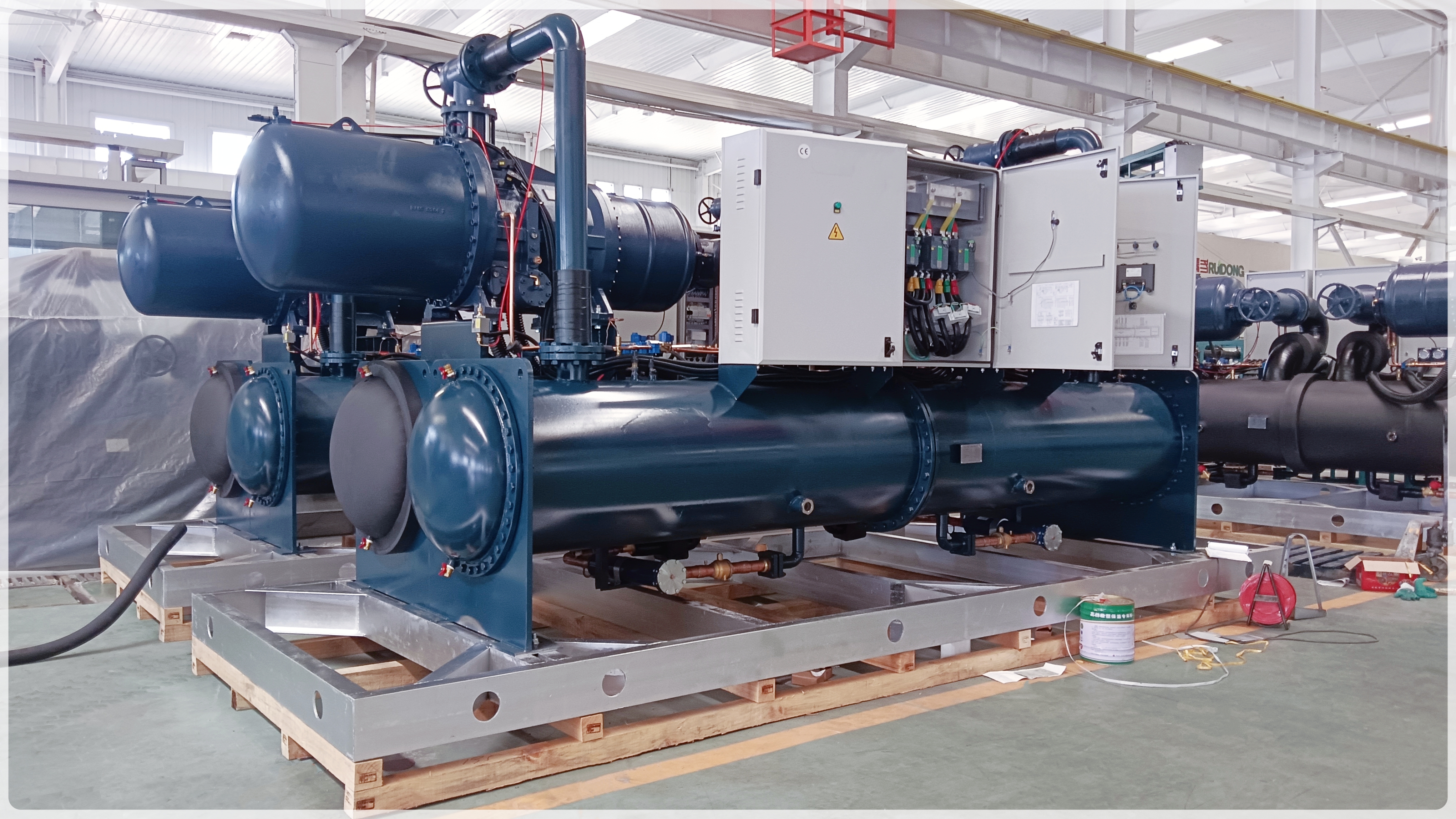 Figure 2- Water-cooled screw unit Figure 2- Unité de vis refroidie par eau