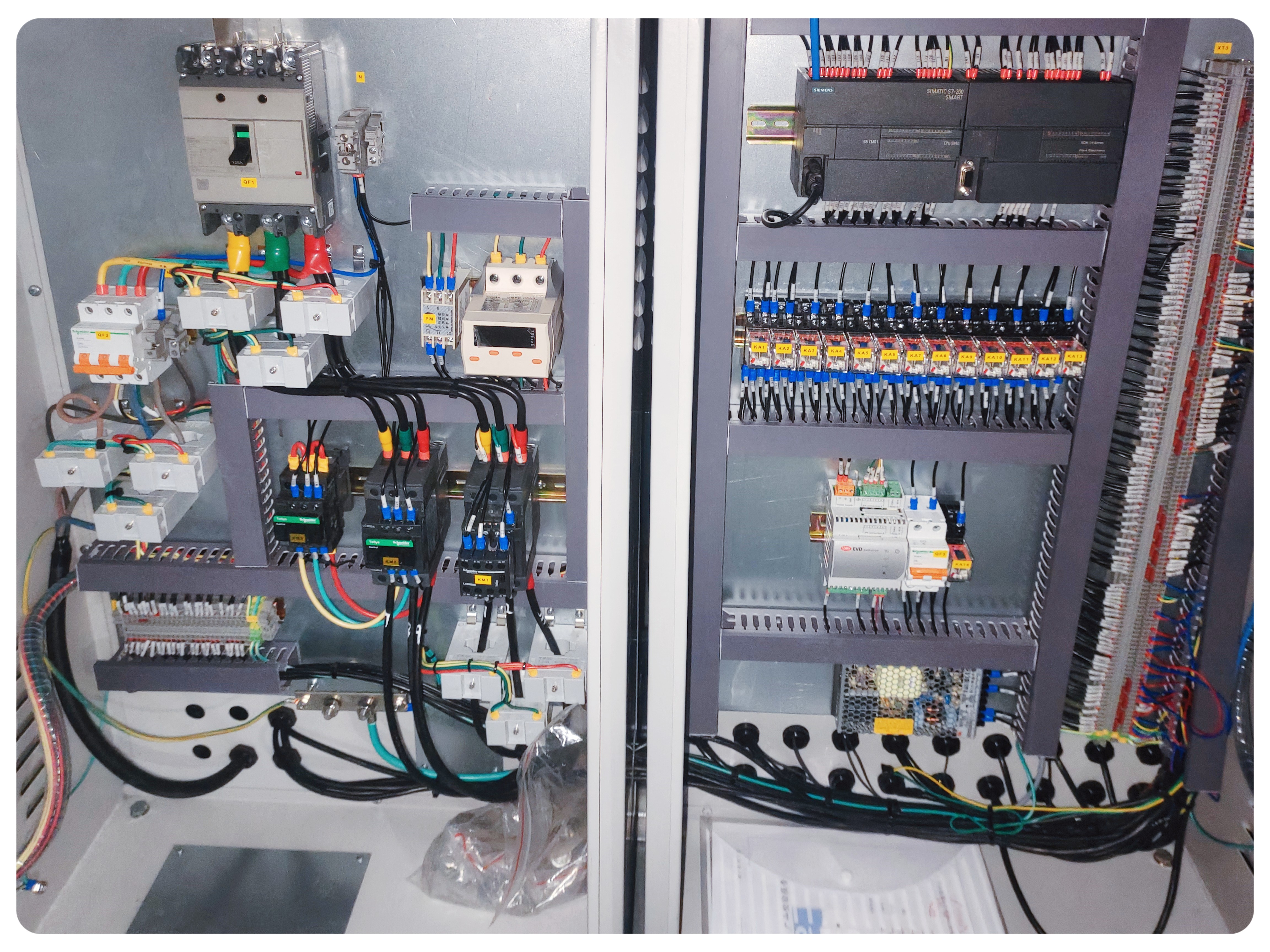 Figure 5-À l'intérieur du boîtier de commande électrique